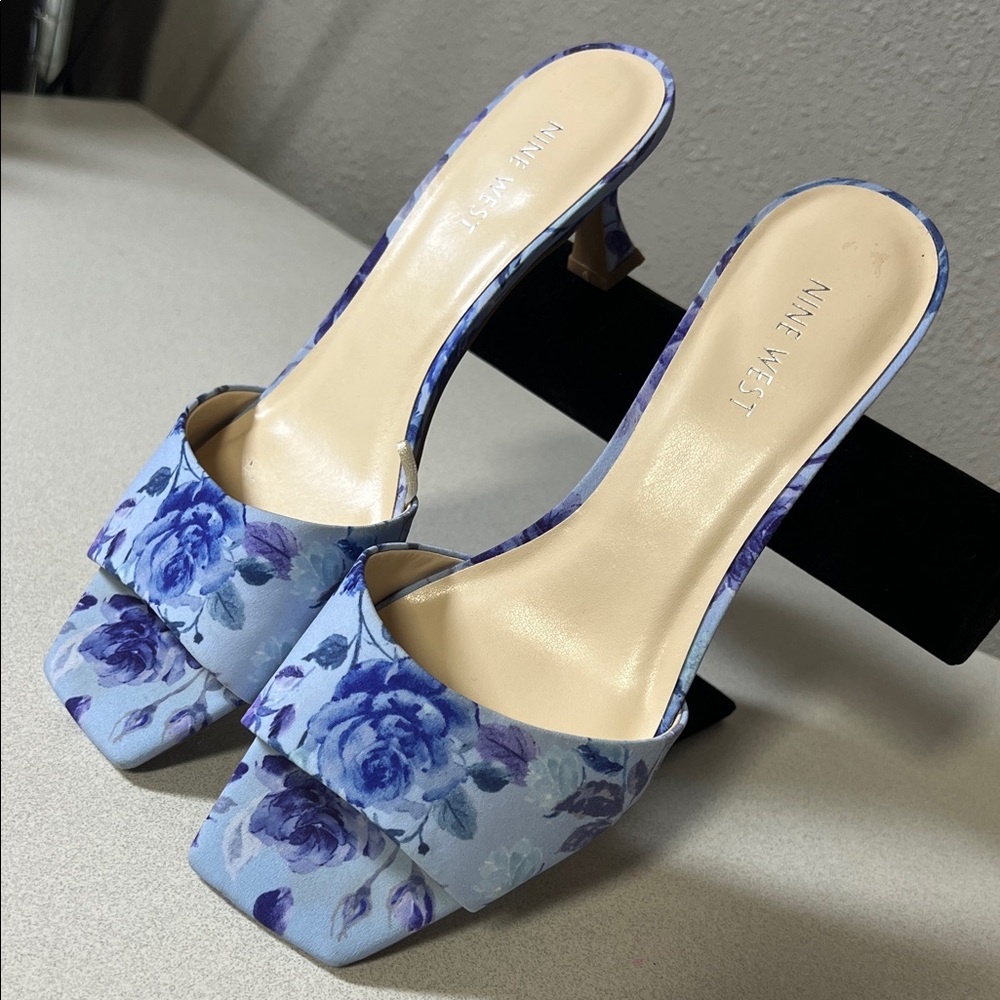 Nine West Floral Blue Heels - Picture 3 of 8